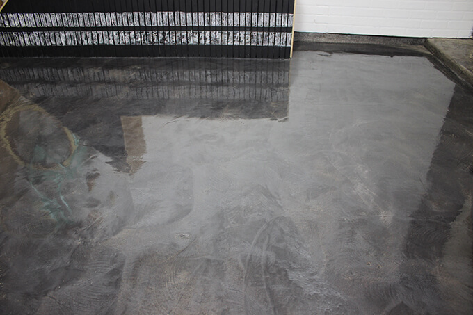 Garage Floor Coating with Rust-Oleum ROCKSOLID