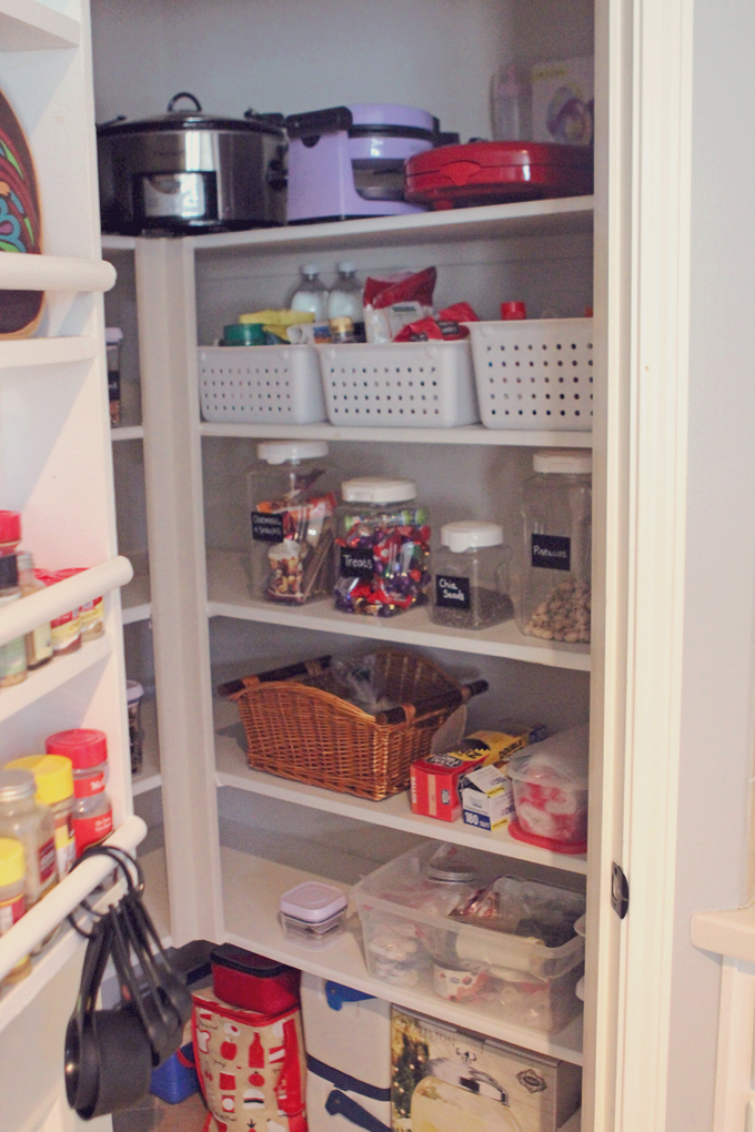 Organizing a Pantry with Chalkboard Tape